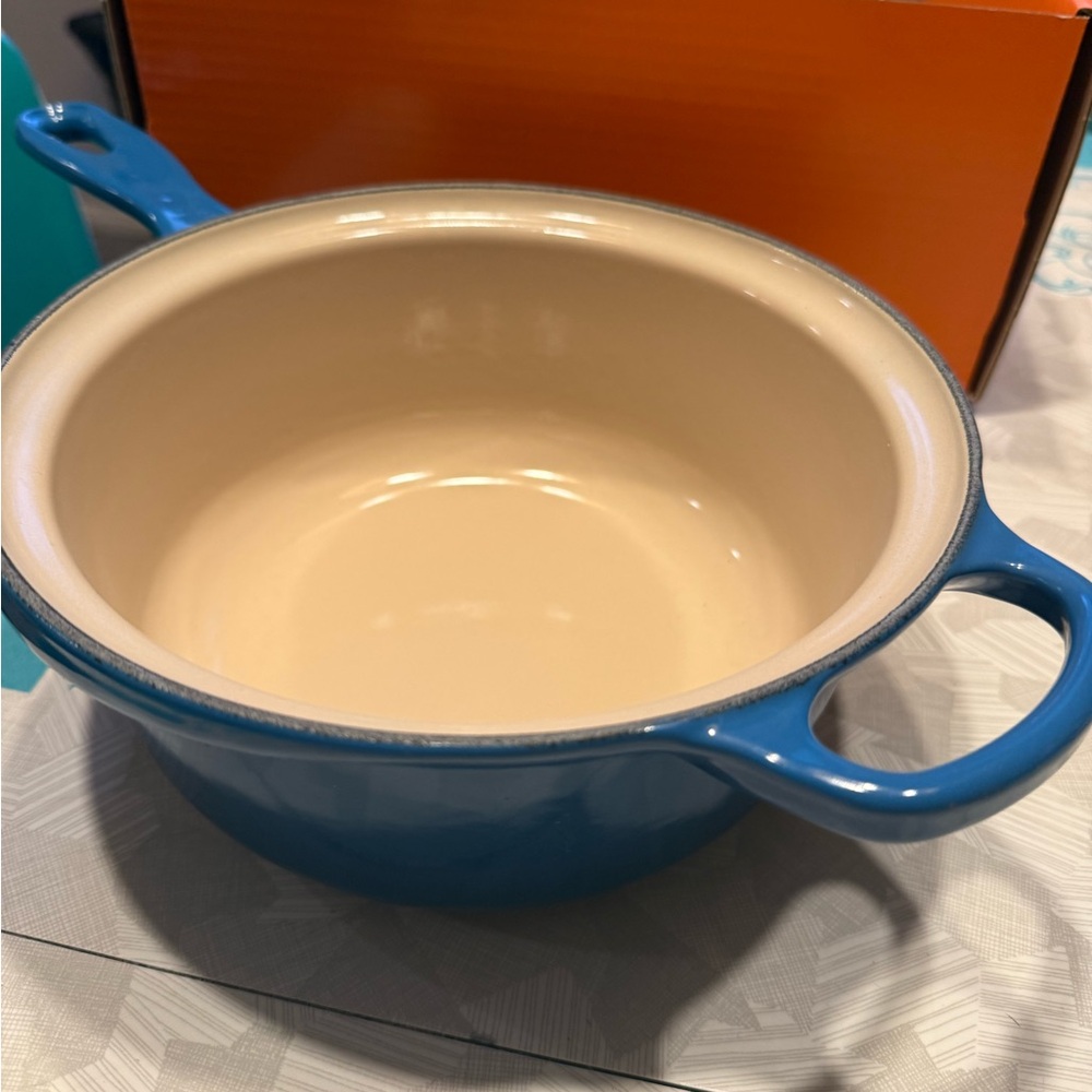 Le Creuset Blue Cast Iron Dutch Oven Casserole dish -NWT - Picture 4 of 5